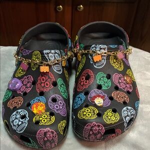 Colorful Skull Pattern Dia de los Muertos Crocs Sz. 10